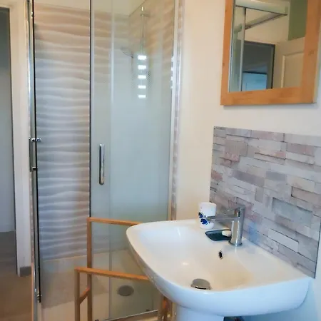 Location F2 44 M2 Lägenhet *