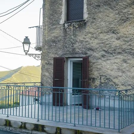 Location F2 44 M2 Venaco (Corsica)