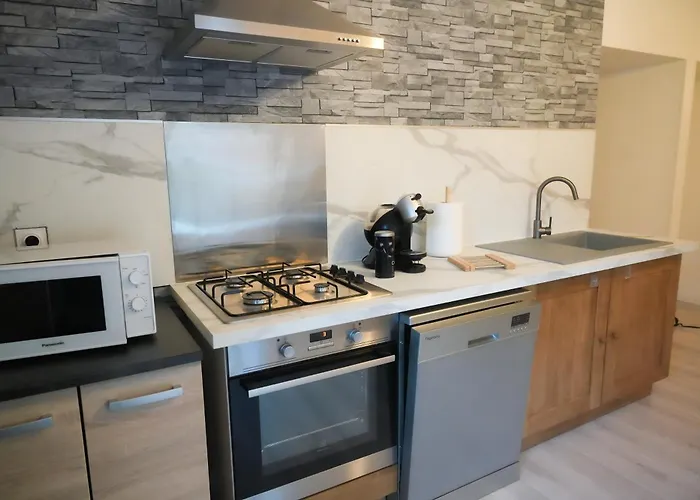 Location F2 44 M2