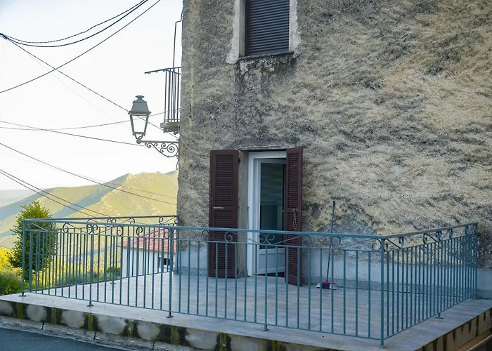 Location F2 44 M2 Venaco (Corsica)